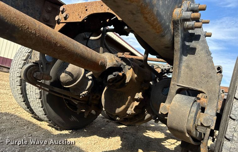 image for item DV4237 2009 International DuraStar 4400 truck cab and chassis