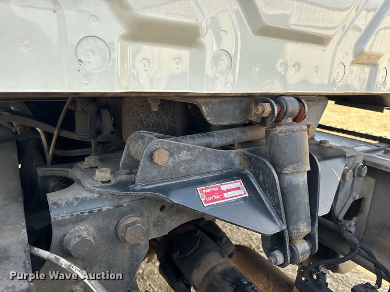 image for item DV4237 2009 International DuraStar 4400 truck cab and chassis