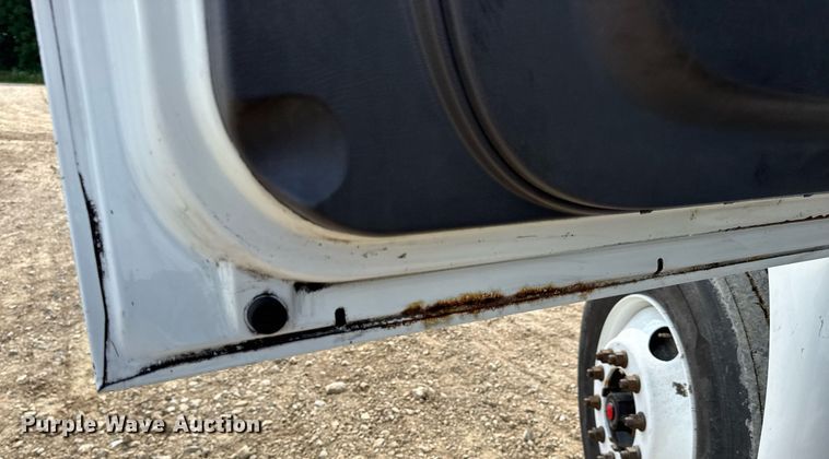 image for item DV4237 2009 International DuraStar 4400 truck cab and chassis