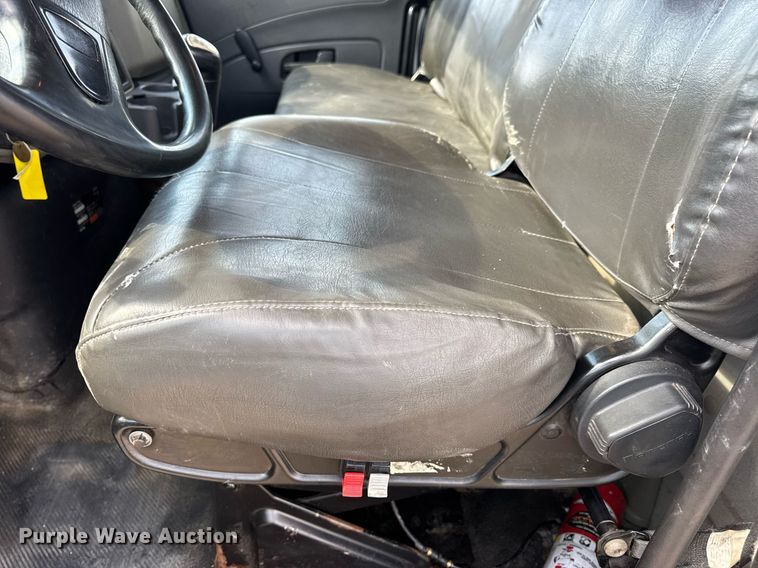 image for item DV4237 2009 International DuraStar 4400 truck cab and chassis