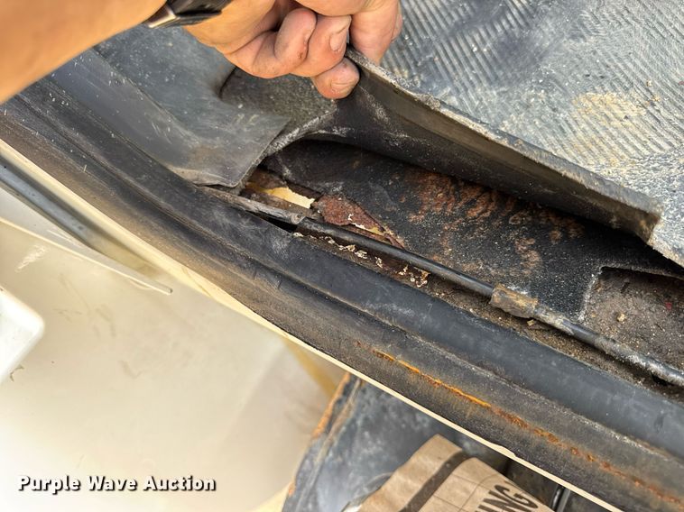 image for item DV4237 2009 International DuraStar 4400 truck cab and chassis