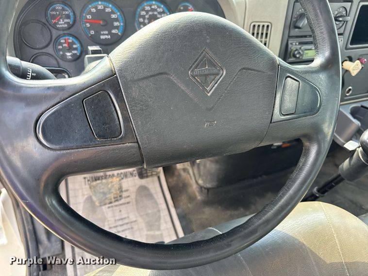 image for item DV4237 2009 International DuraStar 4400 truck cab and chassis