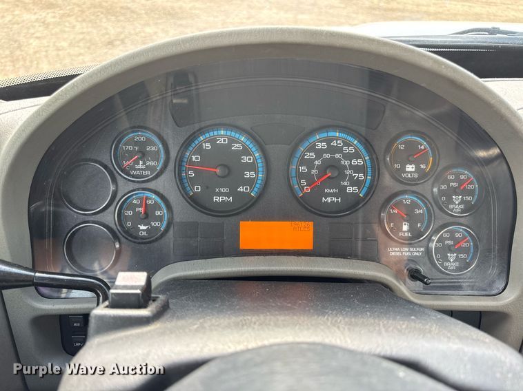 image for item DV4237 2009 International DuraStar 4400 truck cab and chassis