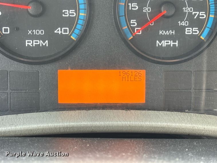 image for item DV4237 2009 International DuraStar 4400 truck cab and chassis