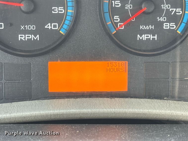 image for item DV4237 2009 International DuraStar 4400 truck cab and chassis