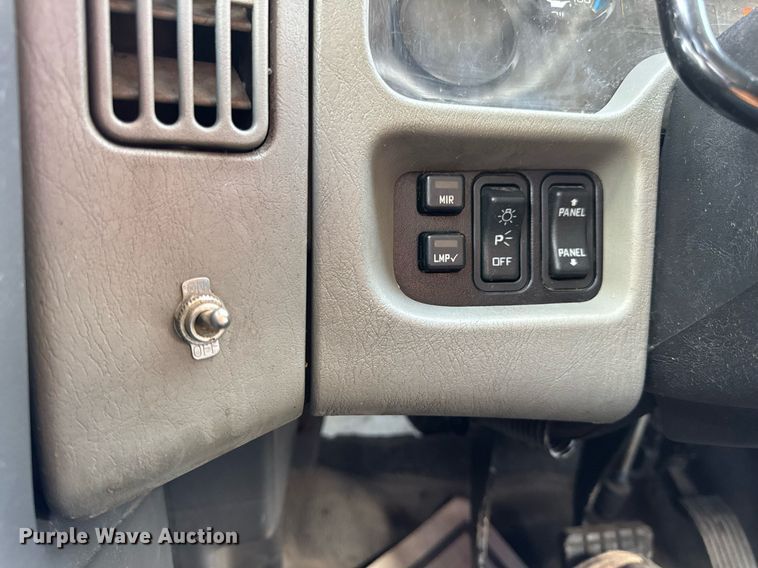 image for item DV4237 2009 International DuraStar 4400 truck cab and chassis