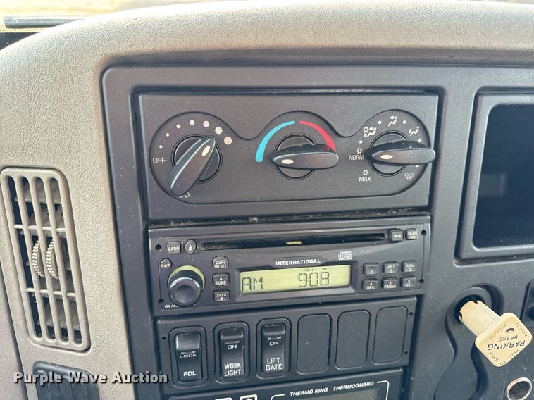 image for item DV4237 2009 International DuraStar 4400 truck cab and chassis