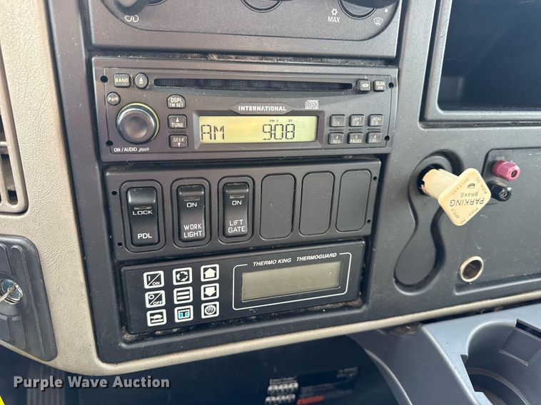 image for item DV4237 2009 International DuraStar 4400 truck cab and chassis