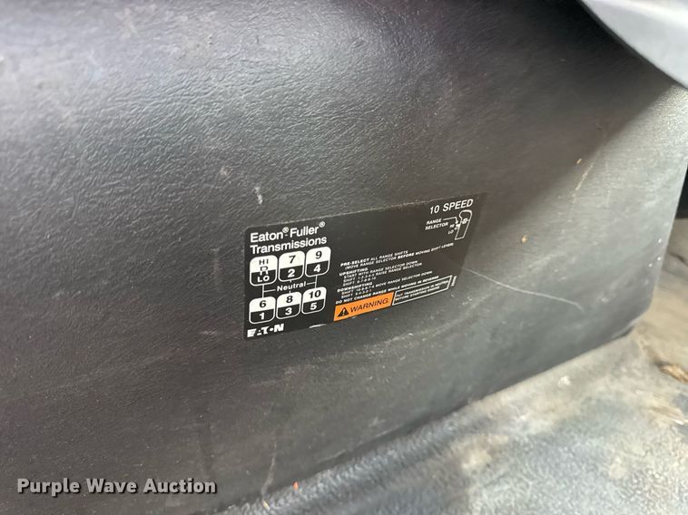 image for item DV4237 2009 International DuraStar 4400 truck cab and chassis