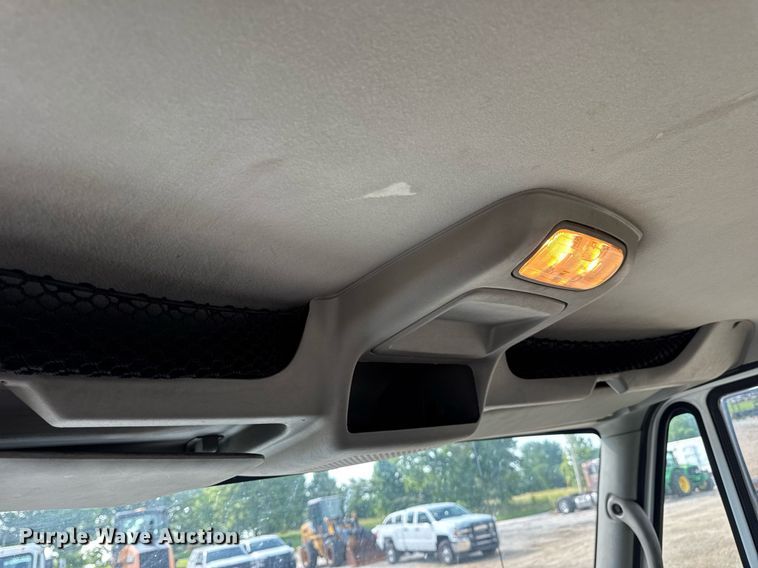 image for item DV4237 2009 International DuraStar 4400 truck cab and chassis