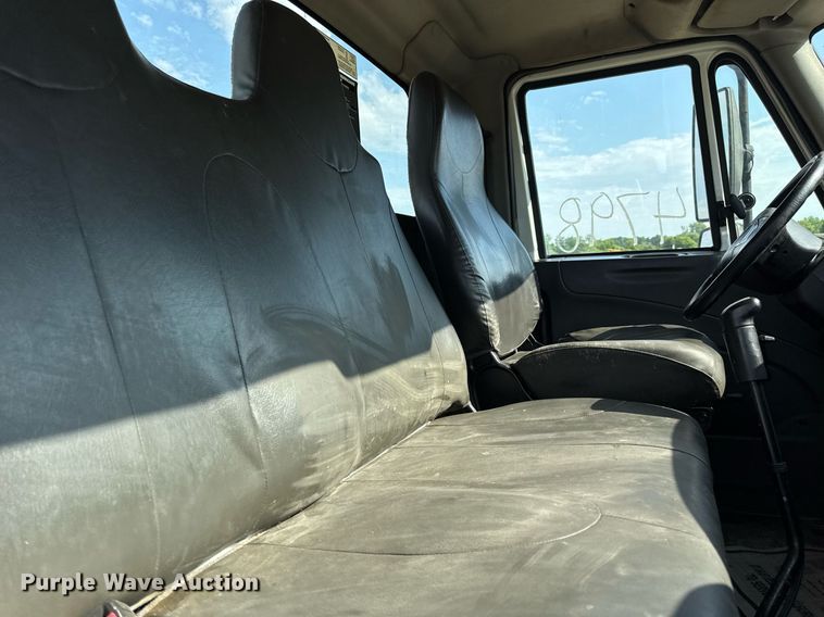 image for item DV4237 2009 International DuraStar 4400 truck cab and chassis