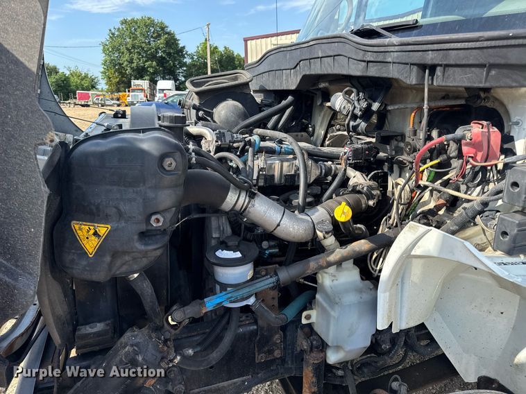 image for item DV4237 2009 International DuraStar 4400 truck cab and chassis