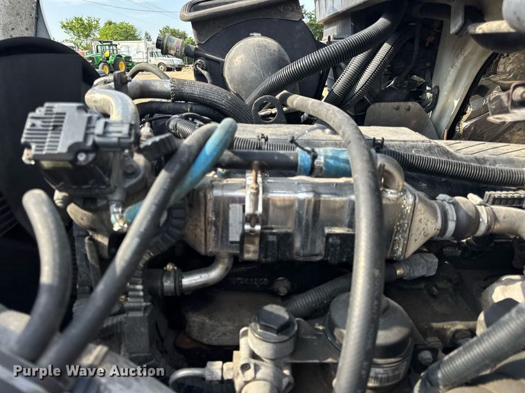 image for item DV4237 2009 International DuraStar 4400 truck cab and chassis