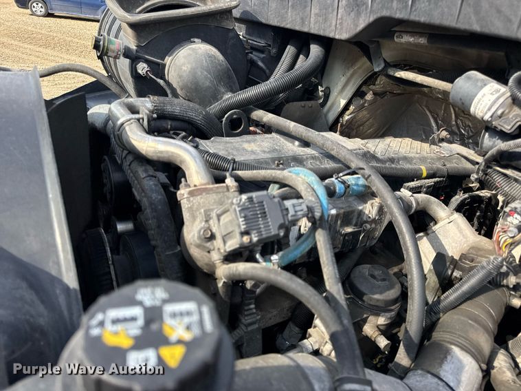 image for item DV4237 2009 International DuraStar 4400 truck cab and chassis