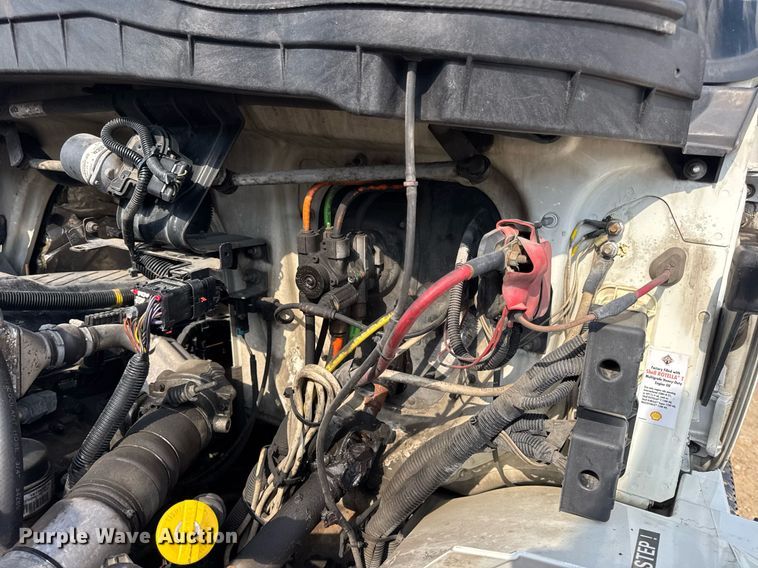 image for item DV4237 2009 International DuraStar 4400 truck cab and chassis