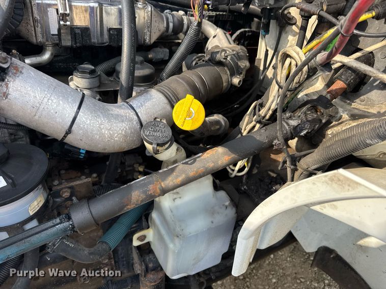 image for item DV4237 2009 International DuraStar 4400 truck cab and chassis