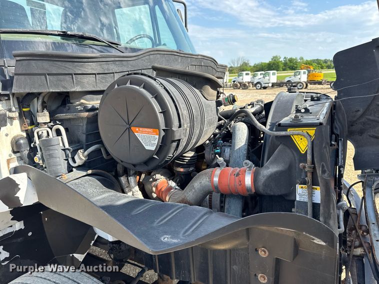 image for item DV4237 2009 International DuraStar 4400 truck cab and chassis