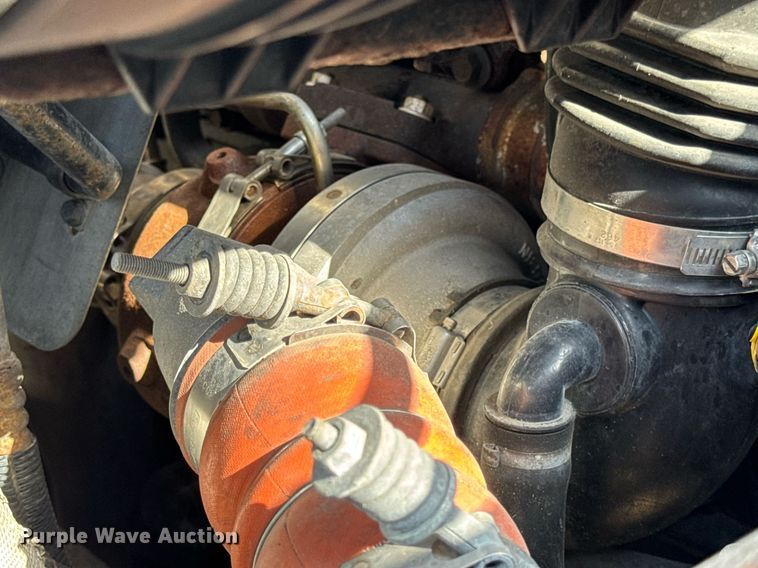 image for item DV4237 2009 International DuraStar 4400 truck cab and chassis