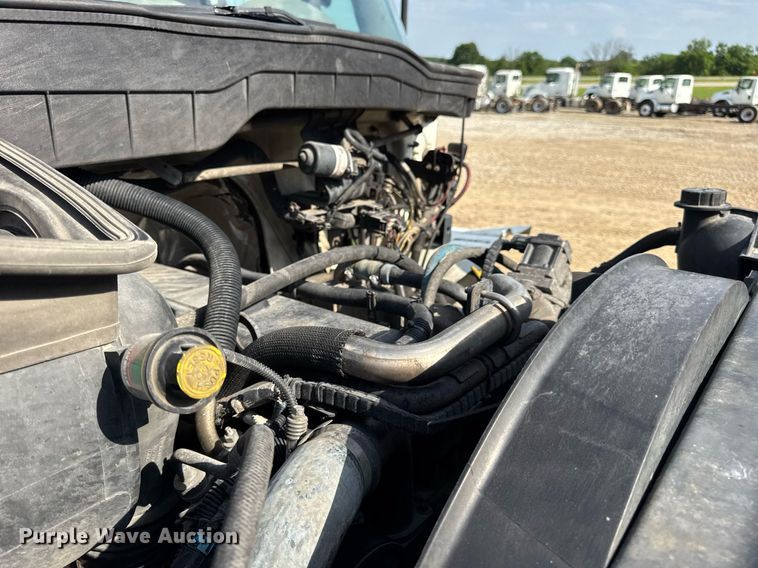 image for item DV4237 2009 International DuraStar 4400 truck cab and chassis