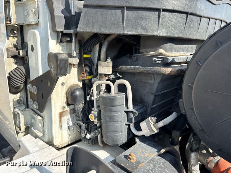 image for item DV4237 2009 International DuraStar 4400 truck cab and chassis