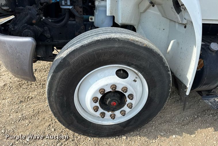 image for item DV4237 2009 International DuraStar 4400 truck cab and chassis