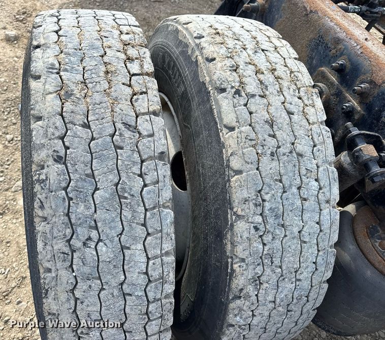 image for item DV4237 2009 International DuraStar 4400 truck cab and chassis