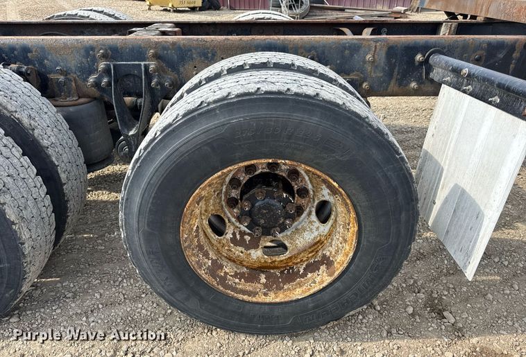 image for item DV4237 2009 International DuraStar 4400 truck cab and chassis