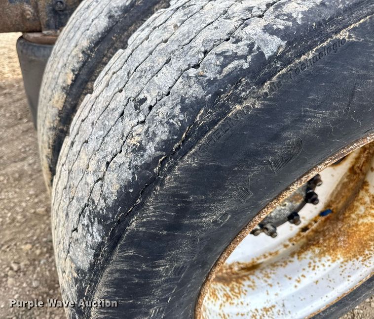 image for item DV4237 2009 International DuraStar 4400 truck cab and chassis