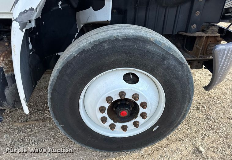 image for item DV4237 2009 International DuraStar 4400 truck cab and chassis