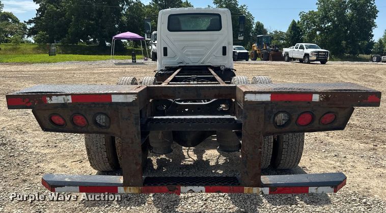 image for item DV4238 2007 International 4400 truck cab and chassis