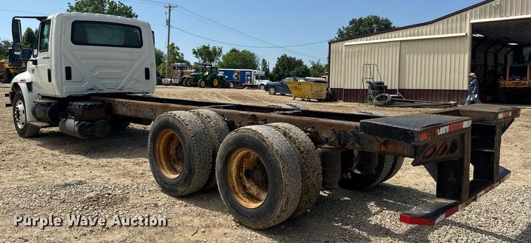 image for item DV4238 2007 International 4400 truck cab and chassis