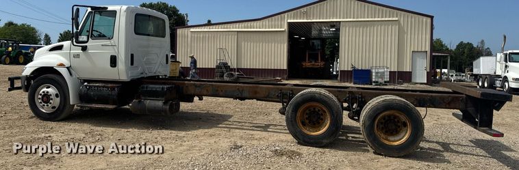 image for item DV4238 2007 International 4400 truck cab and chassis