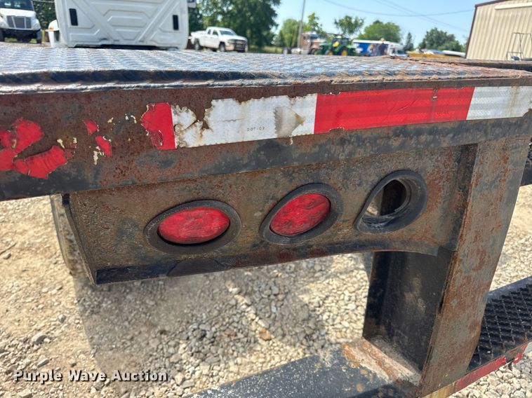 image for item DV4238 2007 International 4400 truck cab and chassis