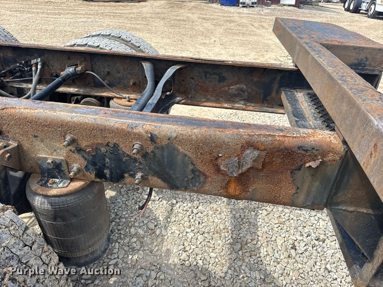 image for item DV4238 2007 International 4400 truck cab and chassis