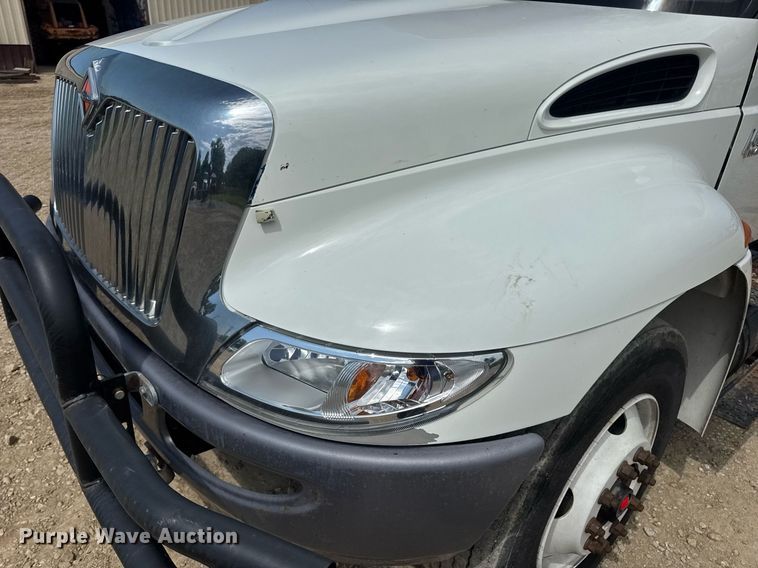 image for item DV4238 2007 International 4400 truck cab and chassis