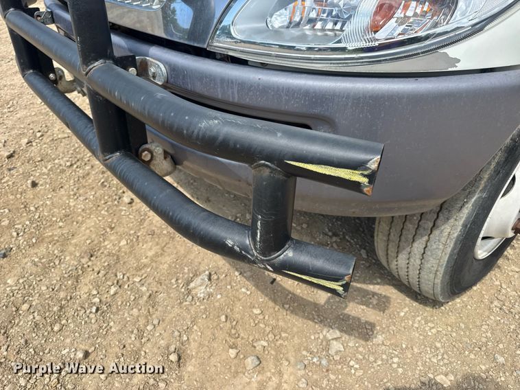 image for item DV4238 2007 International 4400 truck cab and chassis