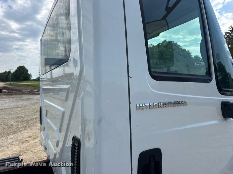 image for item DV4238 2007 International 4400 truck cab and chassis