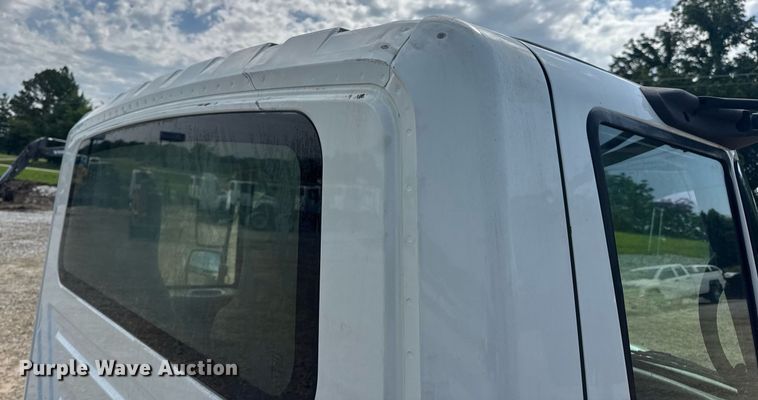 image for item DV4238 2007 International 4400 truck cab and chassis