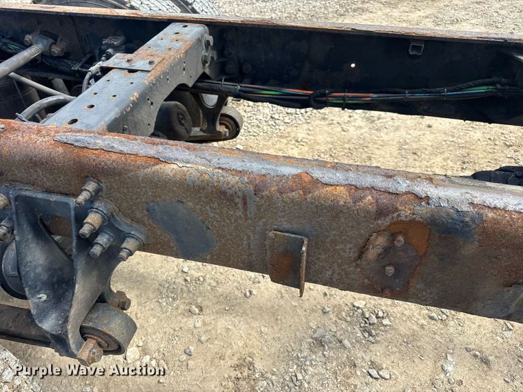 image for item DV4238 2007 International 4400 truck cab and chassis