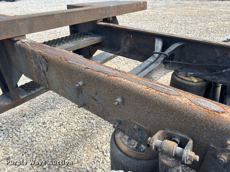 image for item DV4238 2007 International 4400 truck cab and chassis