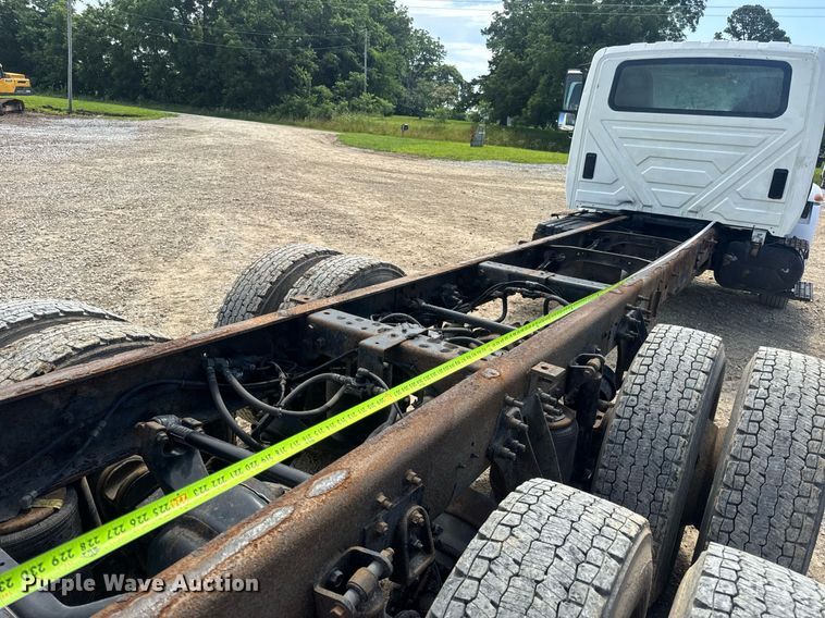 image for item DV4238 2007 International 4400 truck cab and chassis