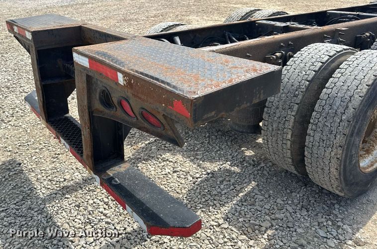 image for item DV4238 2007 International 4400 truck cab and chassis