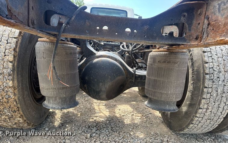 image for item DV4238 2007 International 4400 truck cab and chassis