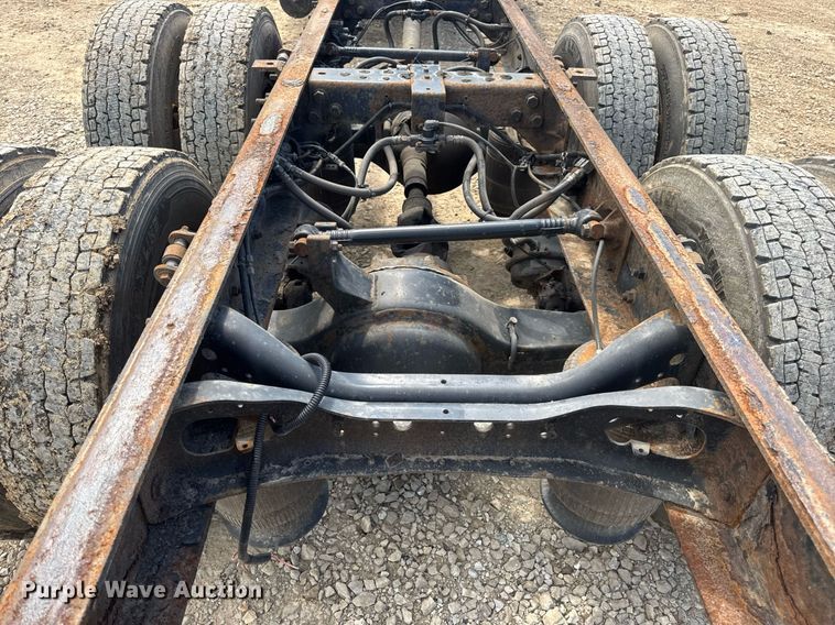 image for item DV4238 2007 International 4400 truck cab and chassis