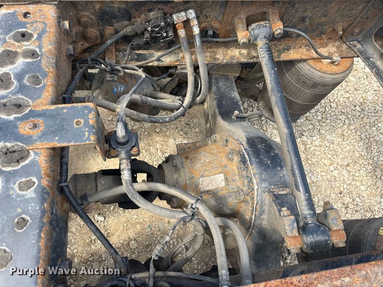 image for item DV4238 2007 International 4400 truck cab and chassis