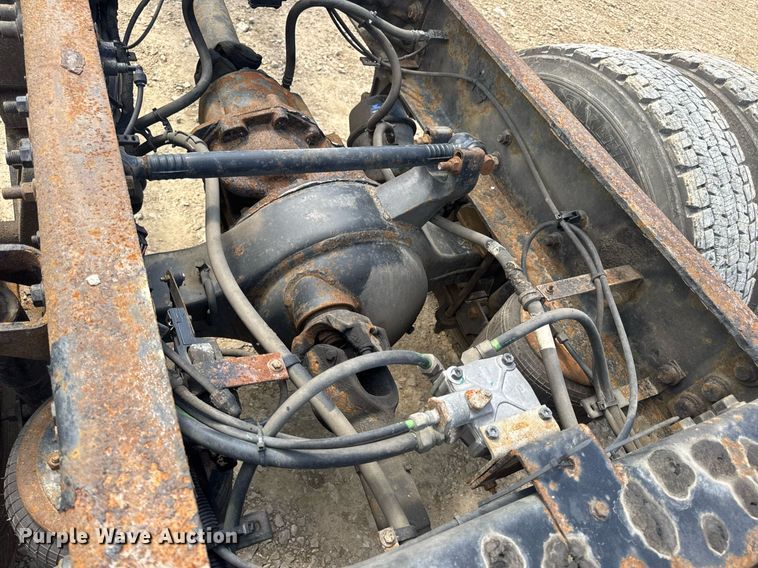 image for item DV4238 2007 International 4400 truck cab and chassis