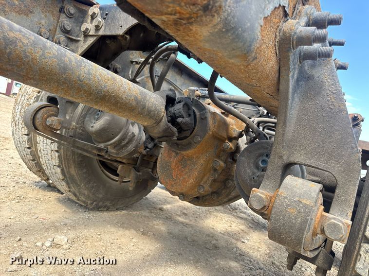 image for item DV4238 2007 International 4400 truck cab and chassis