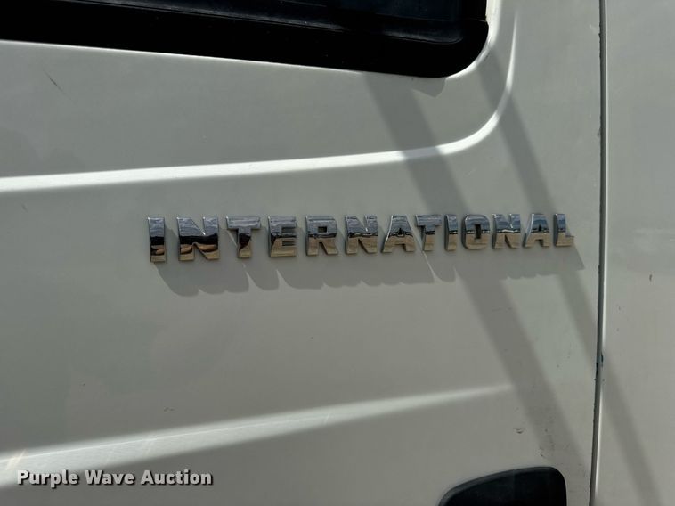 image for item DV4238 2007 International 4400 truck cab and chassis