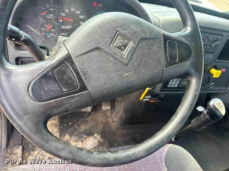 image for item DV4238 2007 International 4400 truck cab and chassis