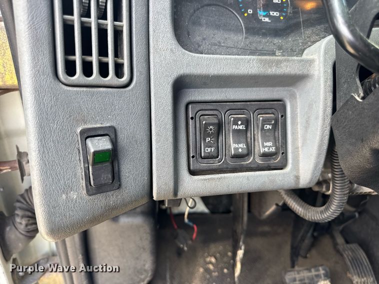 image for item DV4238 2007 International 4400 truck cab and chassis